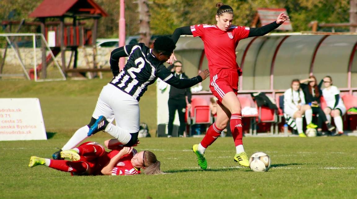 Z duelu Dukly s Petržalkou (M. Hlaváček)