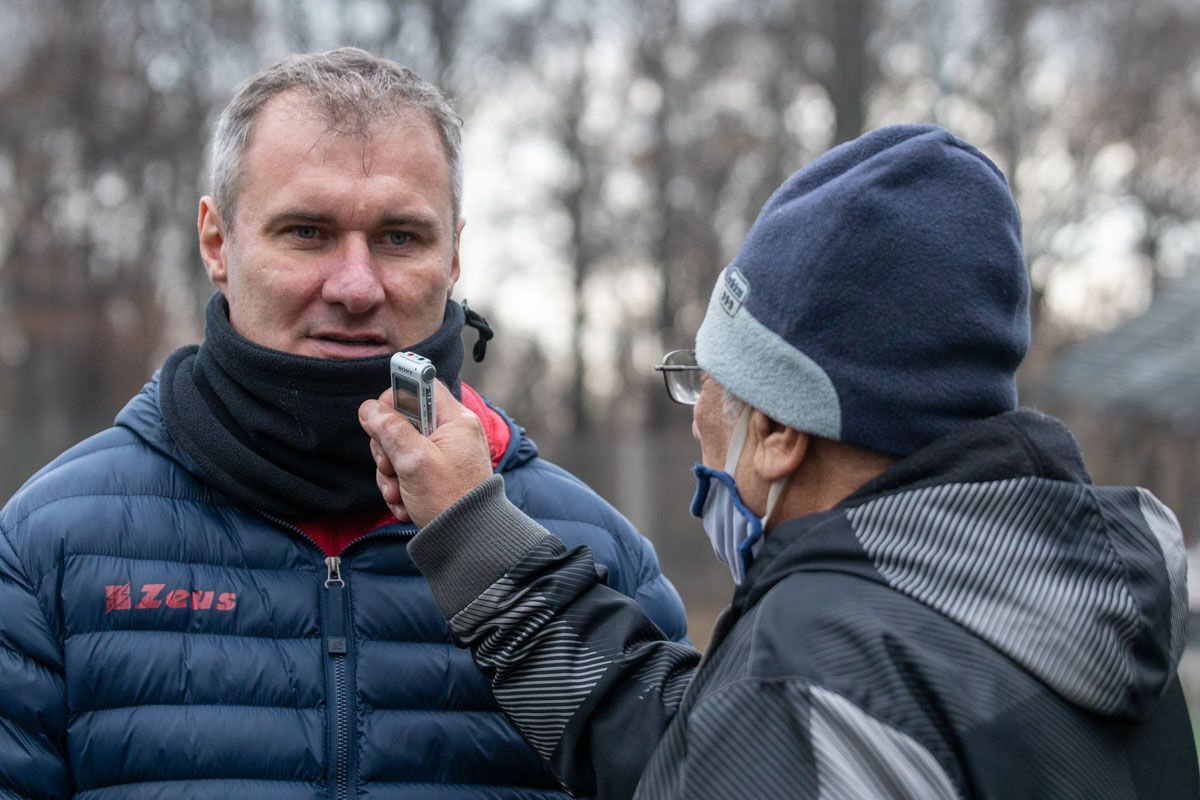 Tréner Dukly Stano Varga, hodnotí po poslednom jesennom zápase v Petržalke najlepšie mužstvo jesene, svoje. Foto: Samo Telúch, Športová agentúra DUKLA